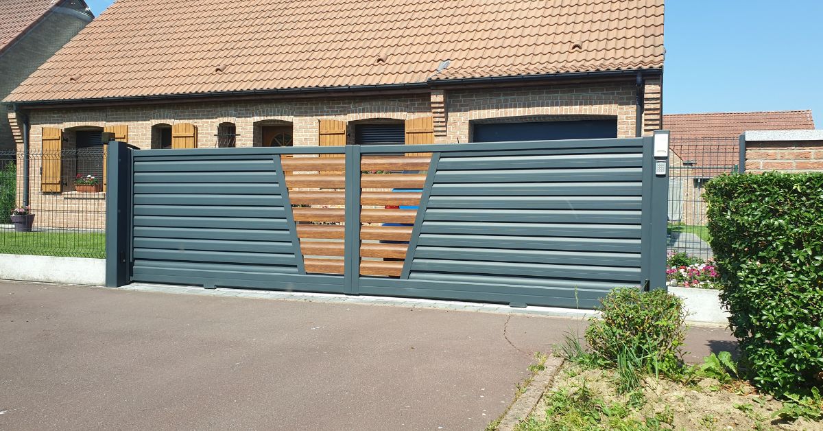 Comparaison PVC vs Aluminium pour portail
